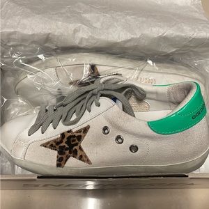 Golden goose size 39. Work twice sizing was wrong for me.